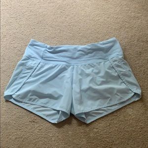 Lululemon RUN TIMES SHORT 4” (Size 6) Ice Milk